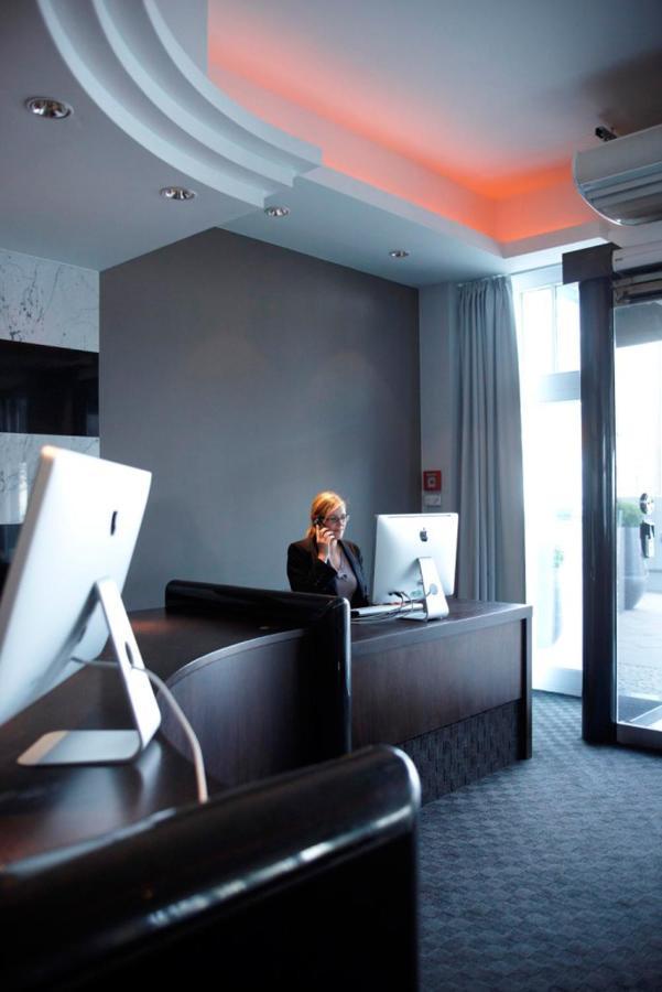 New Berlin Hotel Bagian luar foto