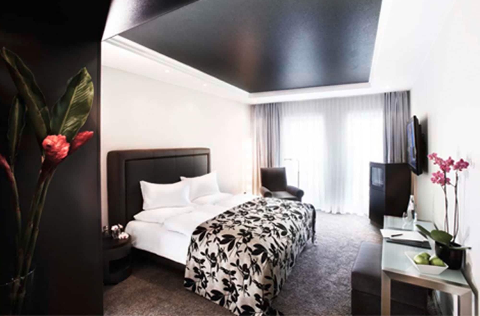 New Berlin Hotel Bagian luar foto