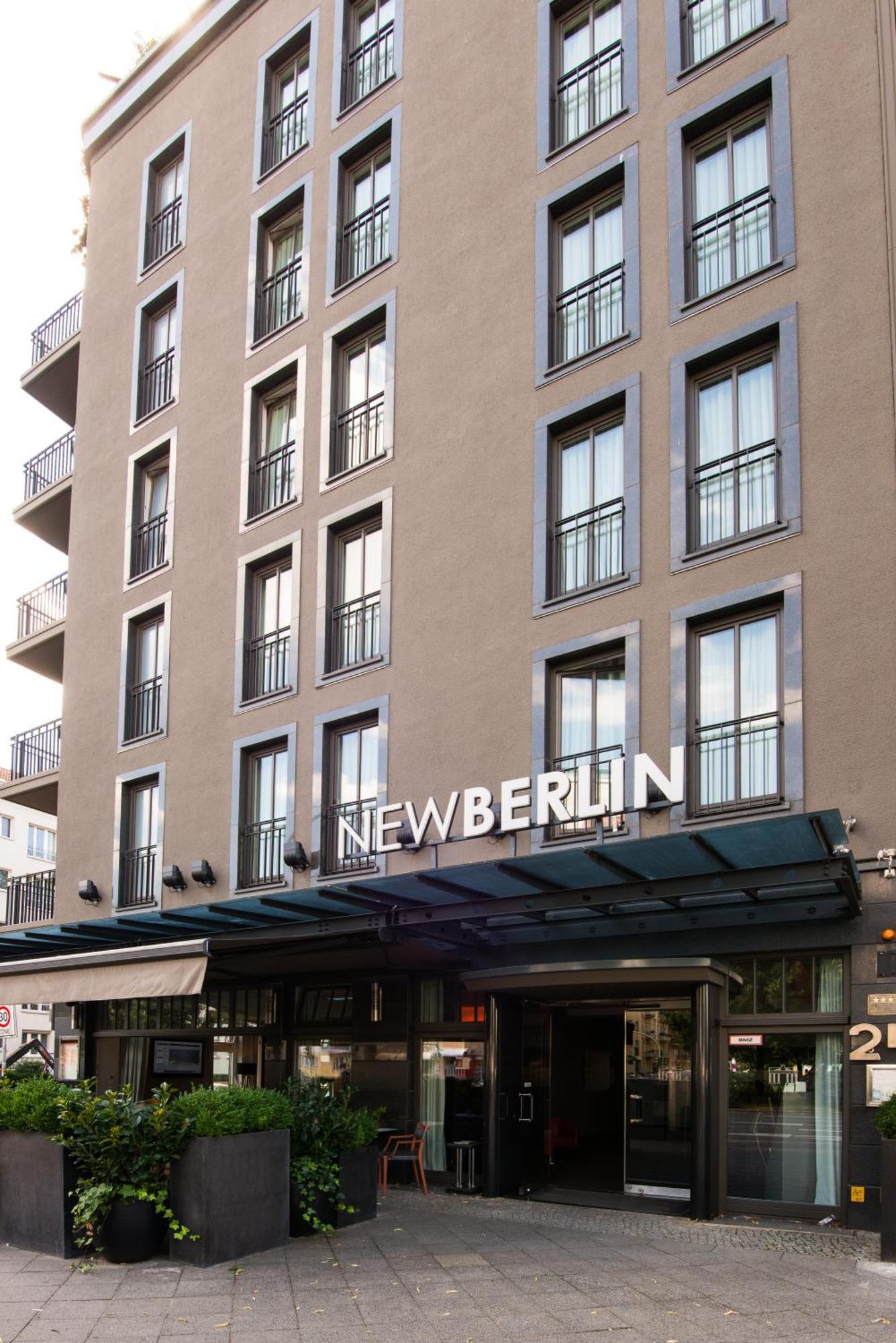 New Berlin Hotel Bagian luar foto