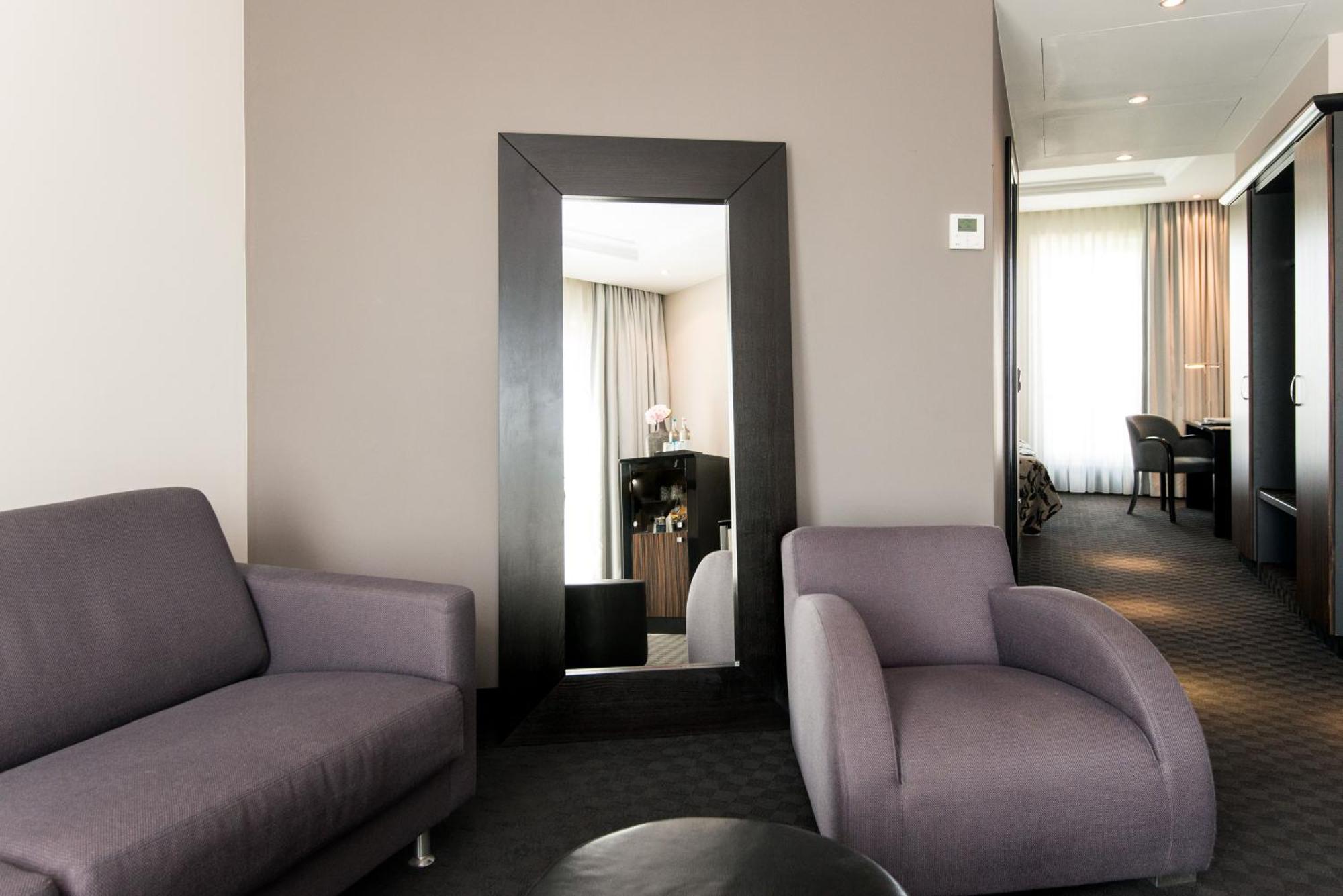 New Berlin Hotel Bagian luar foto