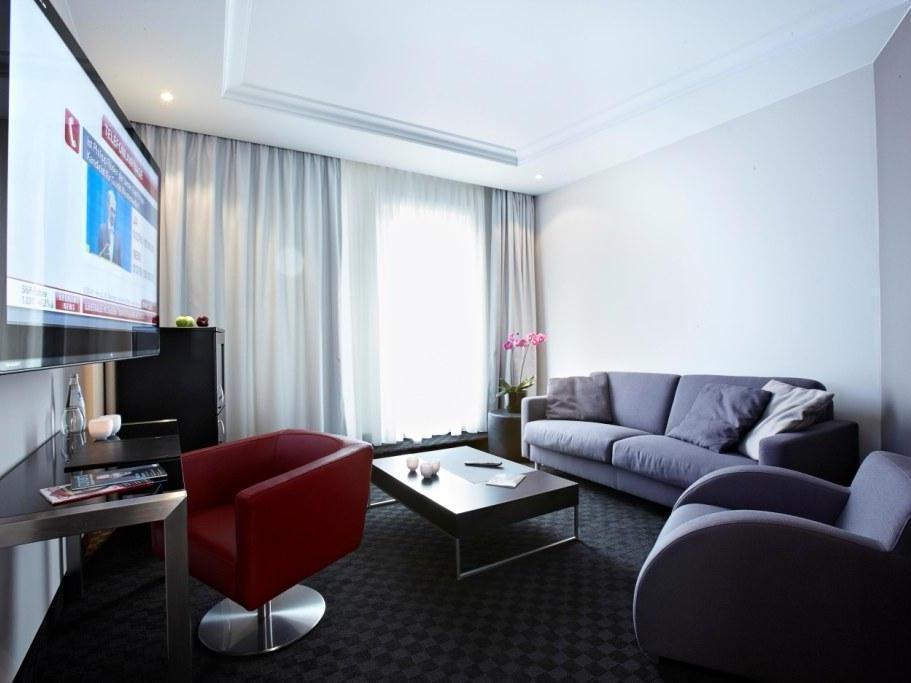 New Berlin Hotel Bagian luar foto