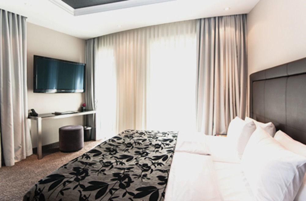 New Berlin Hotel Bagian luar foto