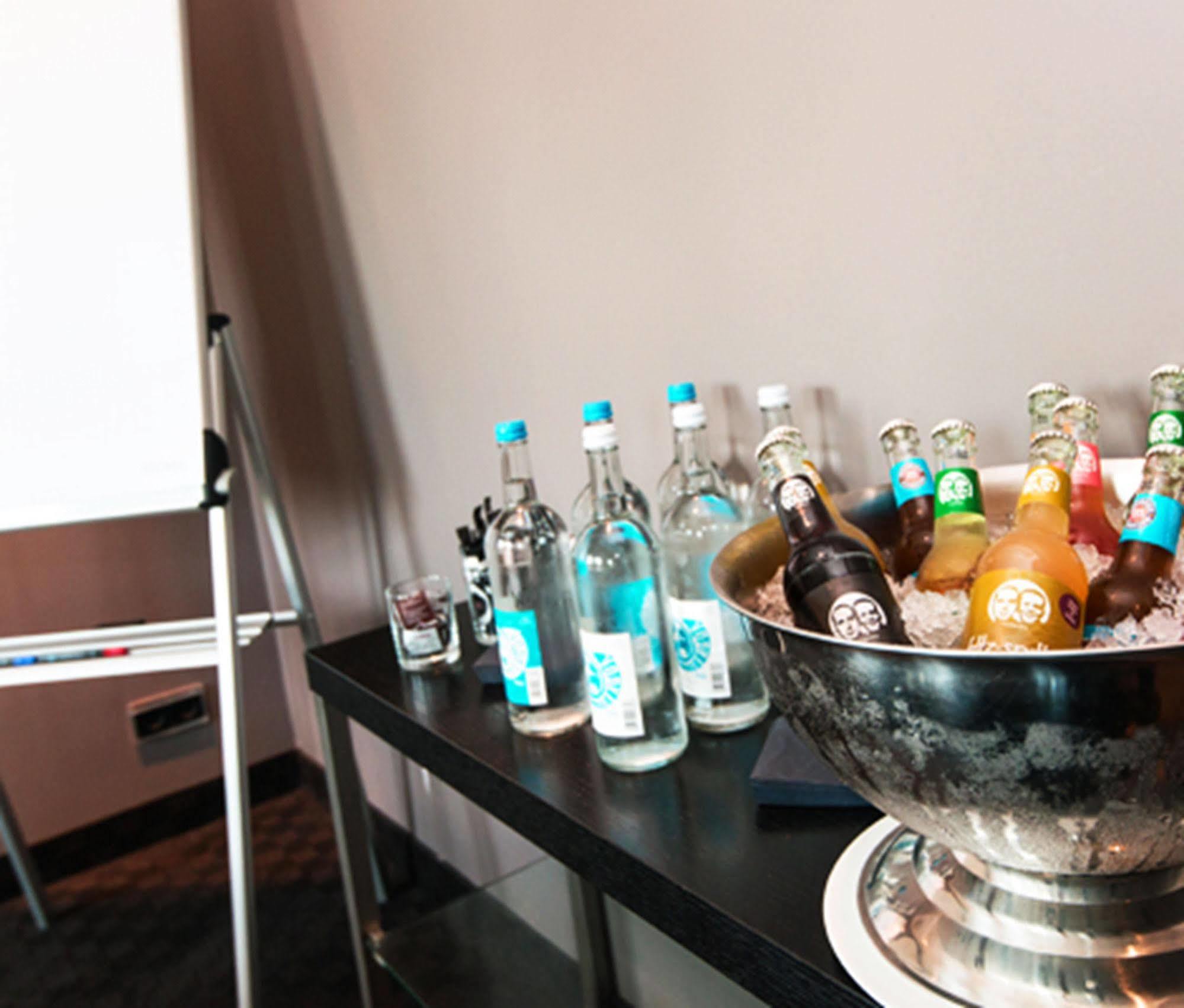 New Berlin Hotel Bagian luar foto